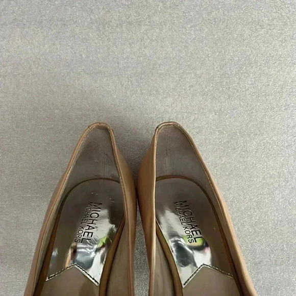 [US7]Michael Kor  Tan Leather Round Toe 3.5”Heel Pump - Picture 2 of 6